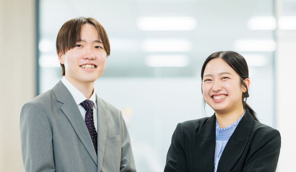 新入社員のM.IとM.Hの写真